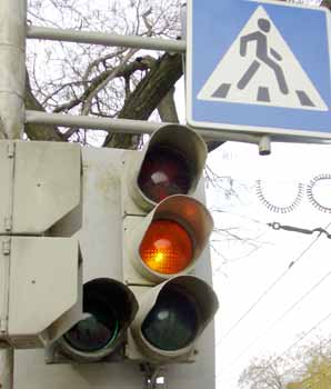 Cветофоры при неблагоприятных погодных условиях отключают, чтобы на дорогах не создавалась аварийная обстановка