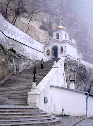 Свято-Успенский монастырь у подножия Чуфут-Кале