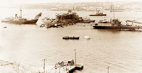 Поднятый «Новороссийск» в Севастопольской бухте. 1957 год