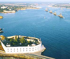 Вид на Севастопольскую бухту с дельтаплана