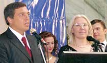Президент «МедиаСоюза» Александр Любимов и вице-президент — Елена Зелинская