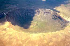 Это знаменитый Аризонский кратер, наглядное свидетельство реальности космической угрозы