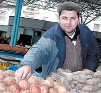 На рынках Севастополя предлагают до пяти сортов картофеля. Продавец Ильчин считает, что сорт Джанкойский — самый лучший