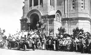 Визит царя Николая II во Владимирский собор. Николай II каждый раз заезжал в Севастополь по дороге в Ливадию