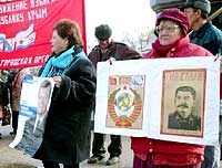 Митингуют члены «Всекрымского движения избирателей за Республику Крым»