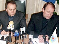 Слева направо: Нестор Шуфрич и Виктор Медведчук на пресс-конференции