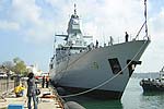 Фрегат «Заксен» ВМС Германии 4 мая 2005 в Севастополе встречали лозунгами: «Нет НАТО! Долой бандеровщину», «Янки, прочь из Крыма» и «Нет оранжевой чуме»