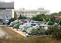 Кладбище вертолетов на территории завода