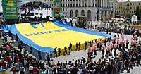 Огромный символ поддержки украинской сборной был представлен в субботу, 27 мая, на Майдане Независимости в Киеве.